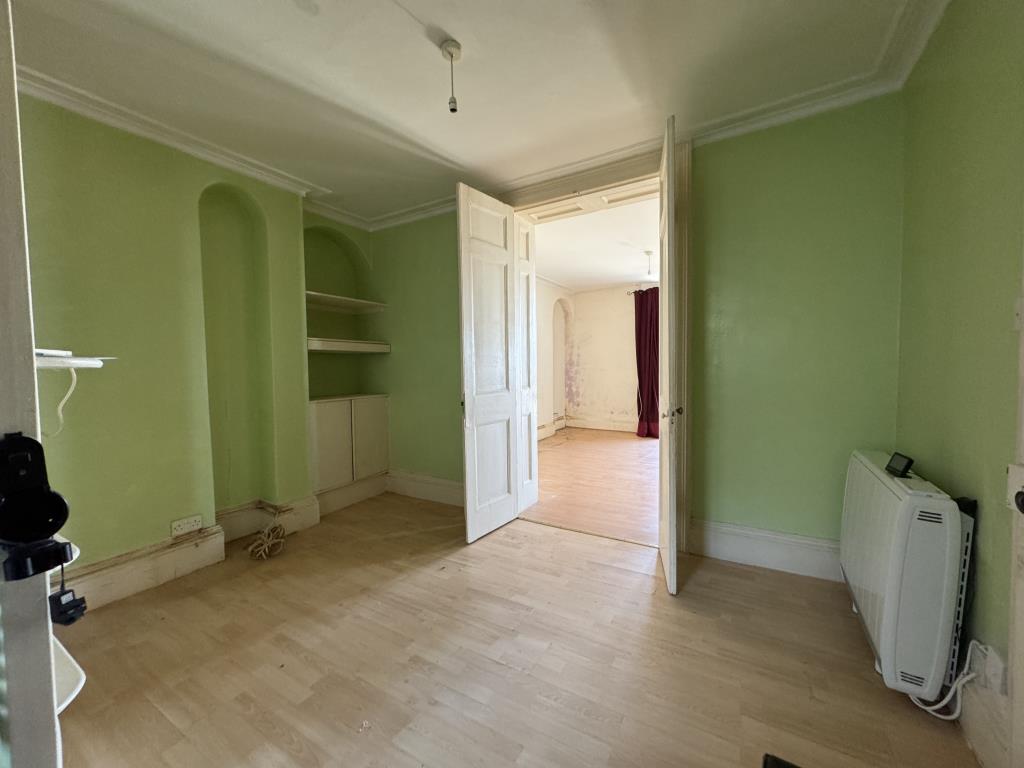 Lot: 34 - MIXED USE PROPERTY WITH SEA VIEWS - Dining Area to Flat A